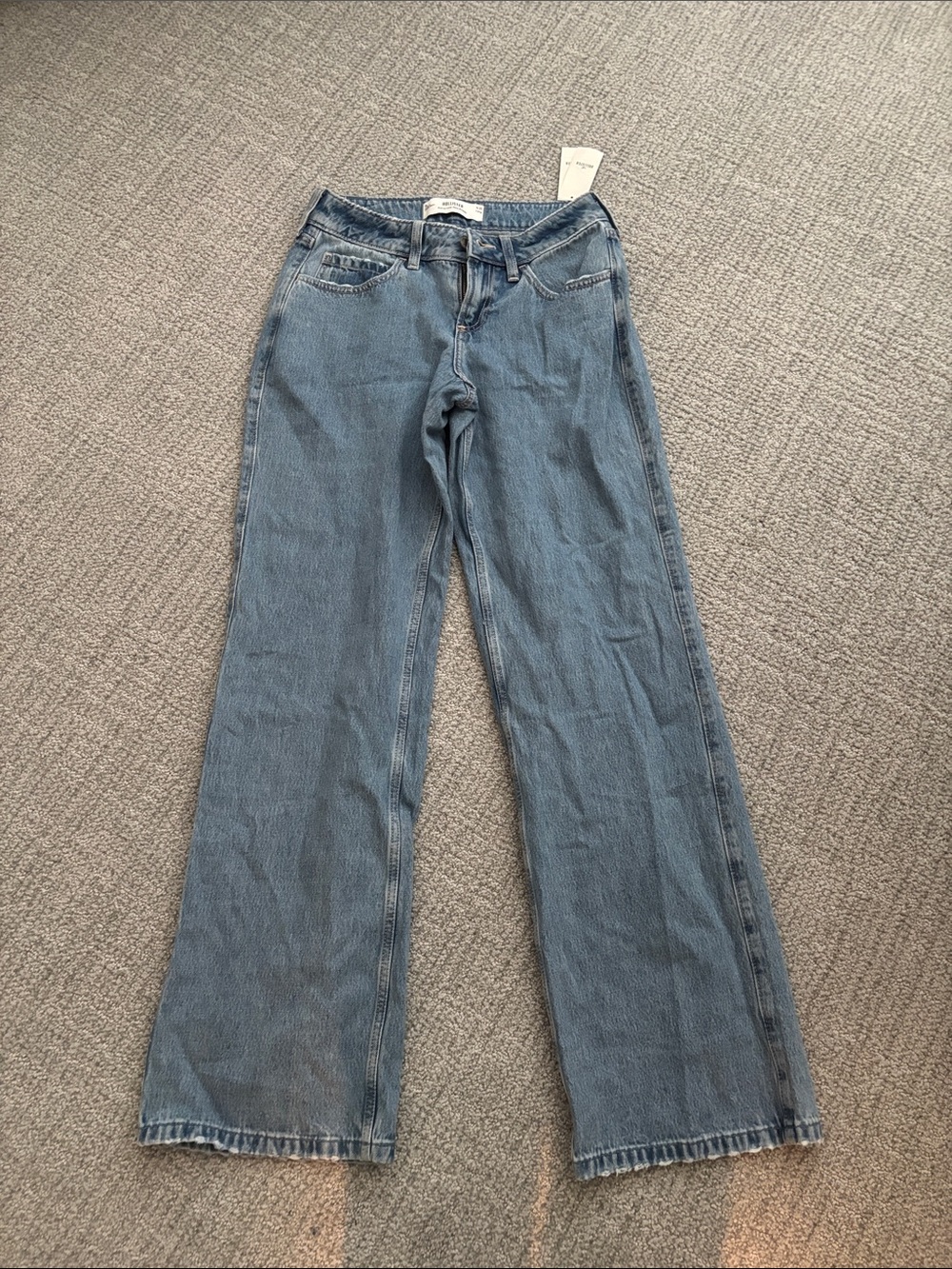 Hollister Wide-Leg High-Rise Jeans — 25 Long. Curvy low rise baggy.